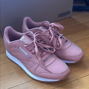 NEW Reebok Sneakers in Dusty Pink